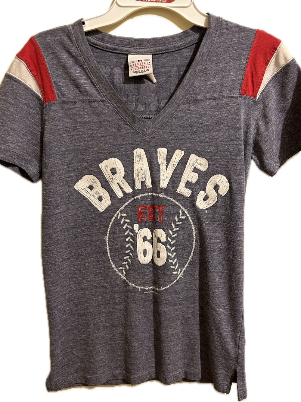 Atlanta Braves v-neck t-shirt - 5th & Ocean - women’s small